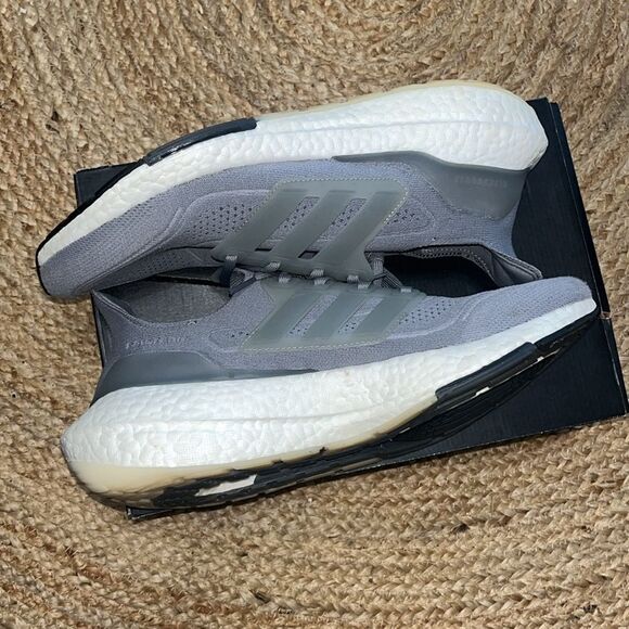 Adidas Ultraboost 21 Size 10.5 - Picture 4 of 8